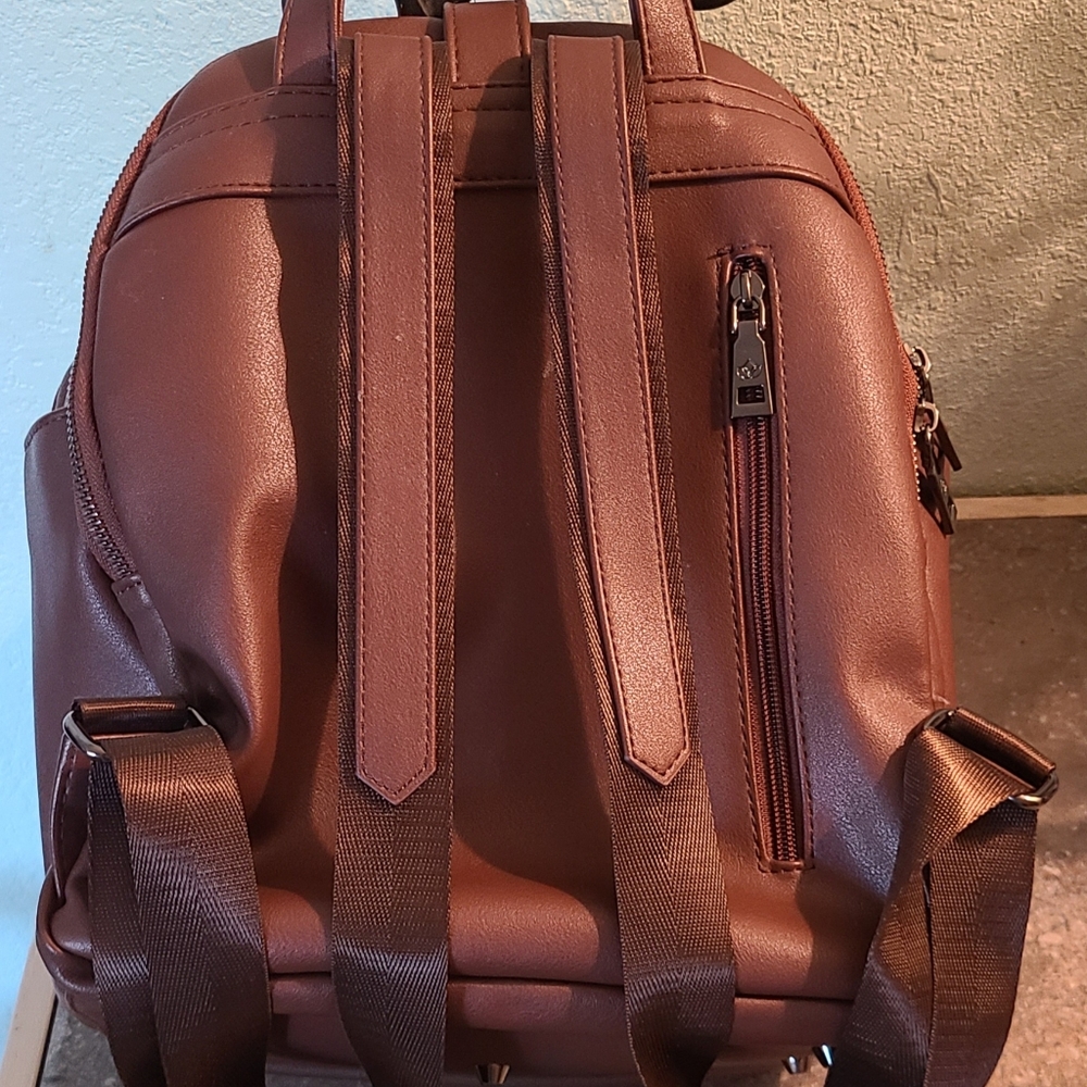Namaste Backpack - Picture 4 of 10